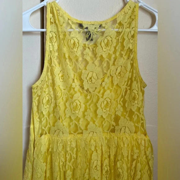 Yellow lace cocktail graduation dress - Picture 5 of 7